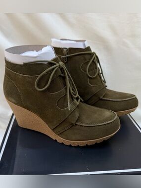 NWT MIA Berdina Olive Suede Lace Up Wedge Ankle Booties Boho Size 8